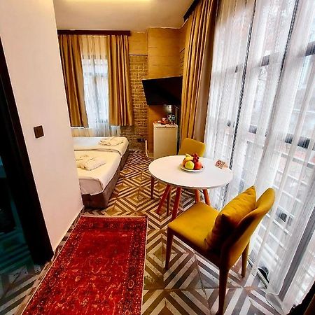 Mates Port Hotel Istanbul Bagian luar foto