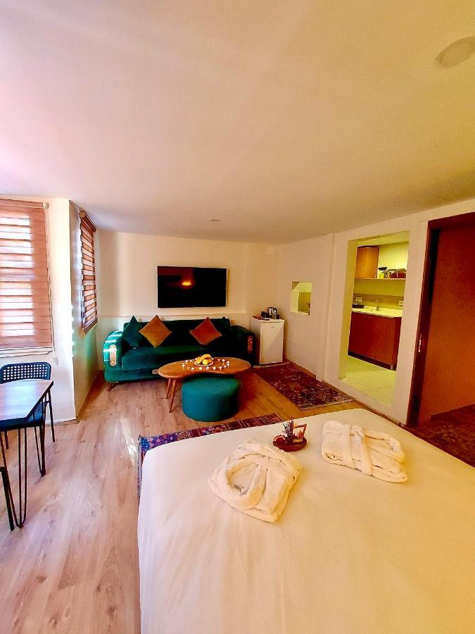 Mates Port Hotel Istanbul Bagian luar foto