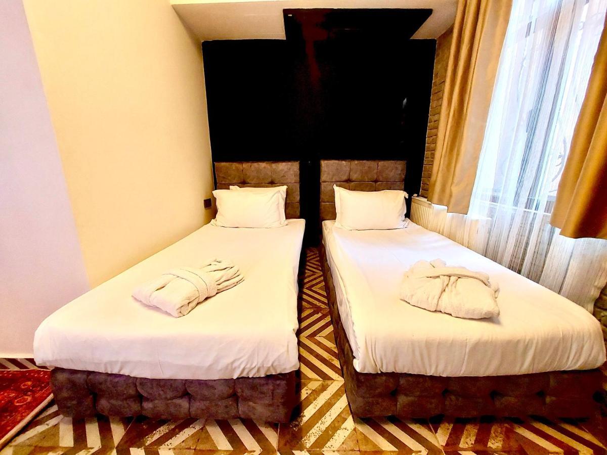 Mates Port Hotel Istanbul Bagian luar foto